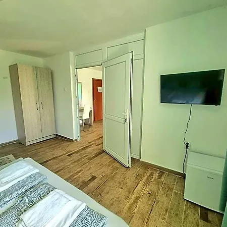 Hotel Char 2*